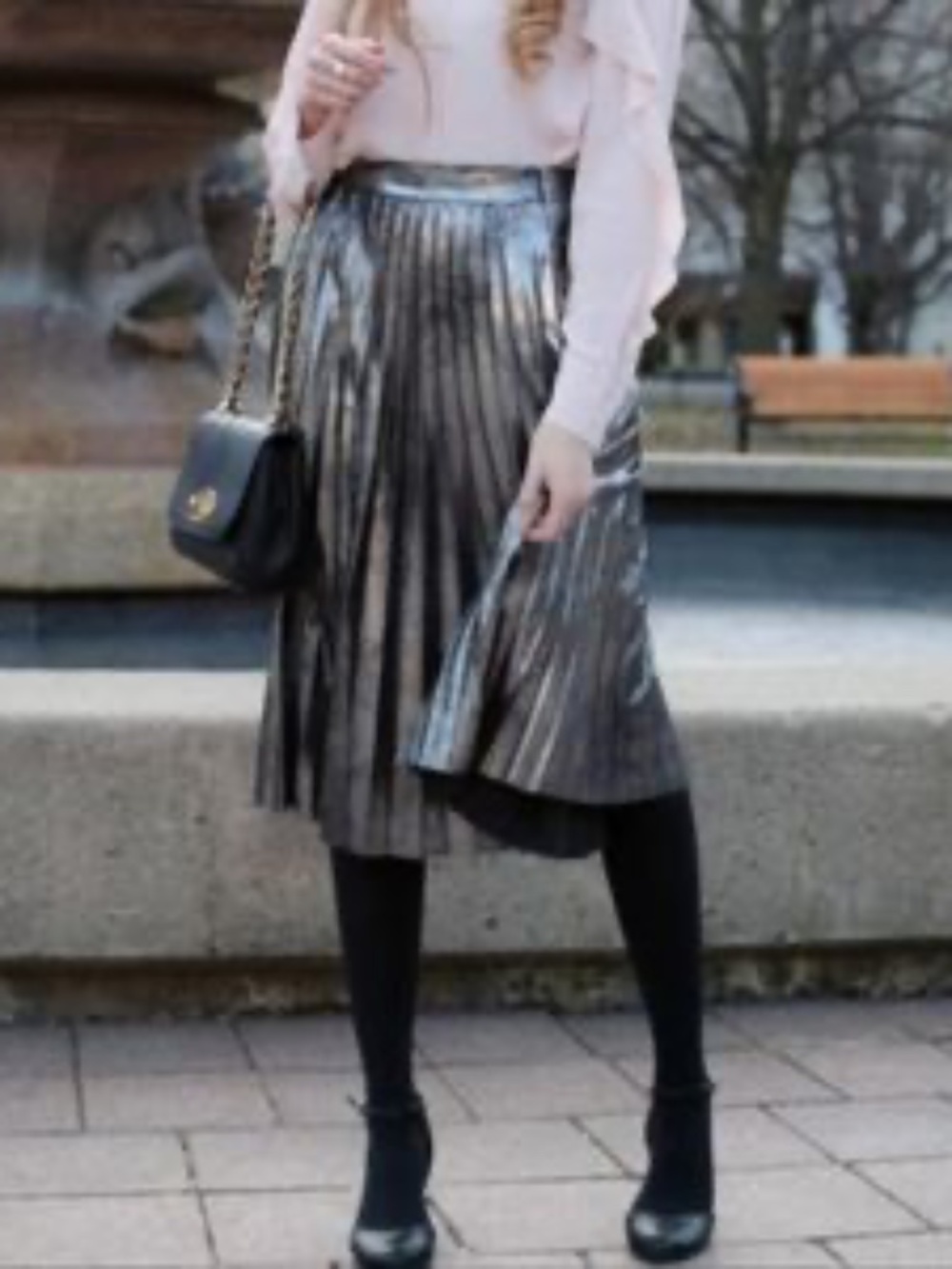NWT size M Zara silver pleats skirt